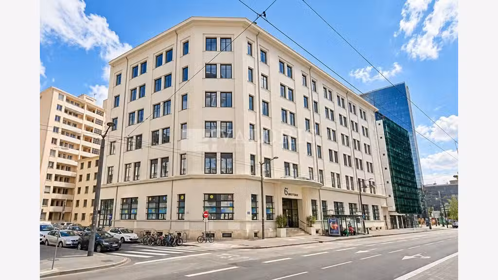 Bureaux lumineux dès 295 m² à louer à Lyon 6e