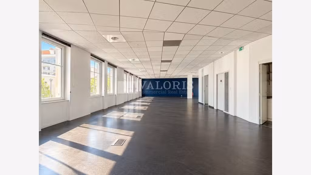 Bureaux lumineux dès 295 m² à louer à Lyon 6e