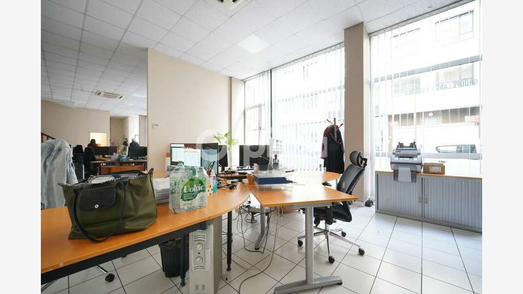Local commercial à louer 246m² à Lyon 6e
