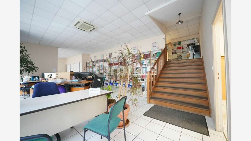Local commercial à louer 246m² à Lyon 6e