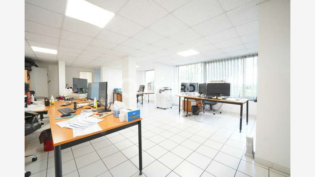 Local commercial à louer 246m² à Lyon 6e
