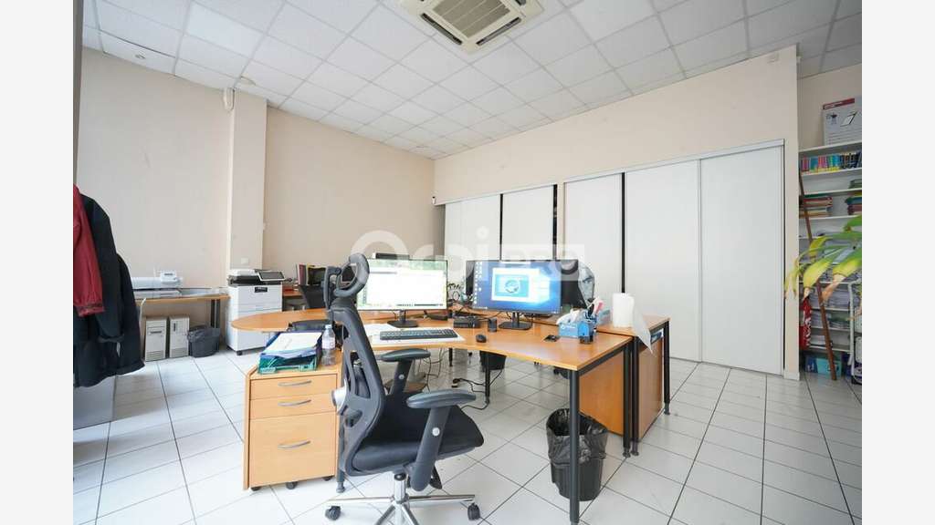 Local commercial à louer 246m² à Lyon 6e