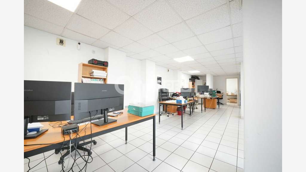 Local commercial à louer 246m² à Lyon 6e
