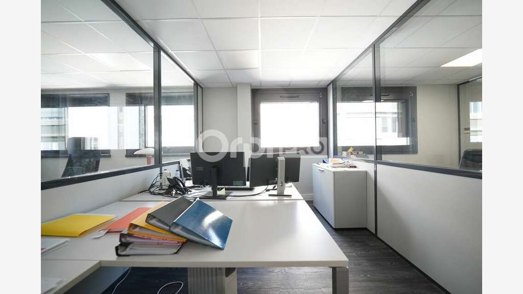 BUREAUX A VENDRE OU A LOUER - 299,95 m² - LYON 6