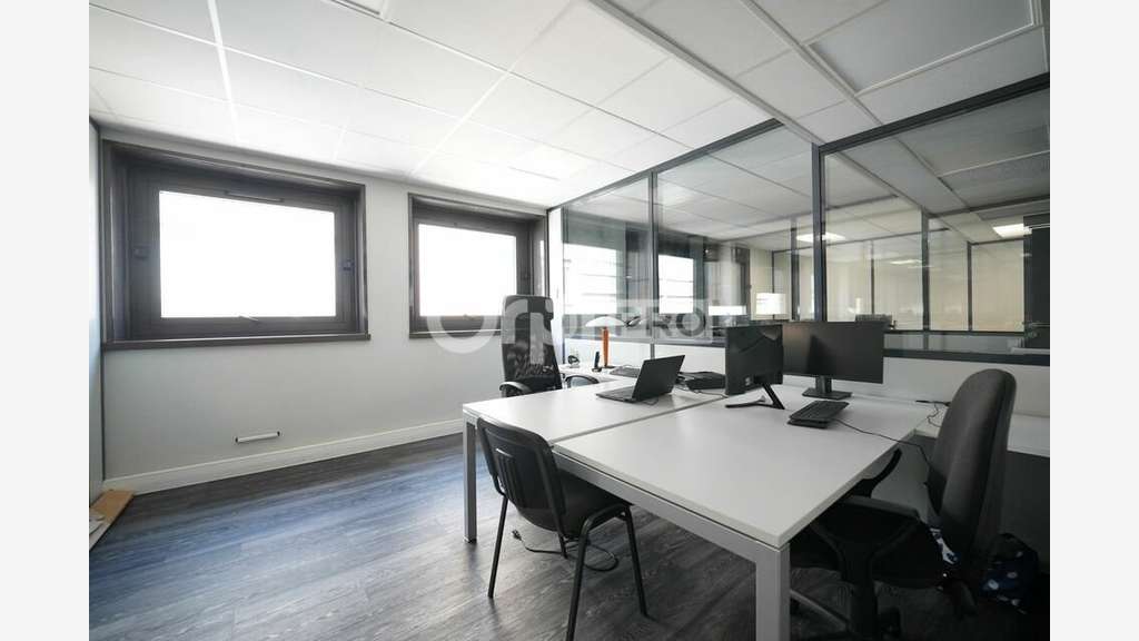BUREAUX A VENDRE OU A LOUER - 299,95 m² - LYON 6