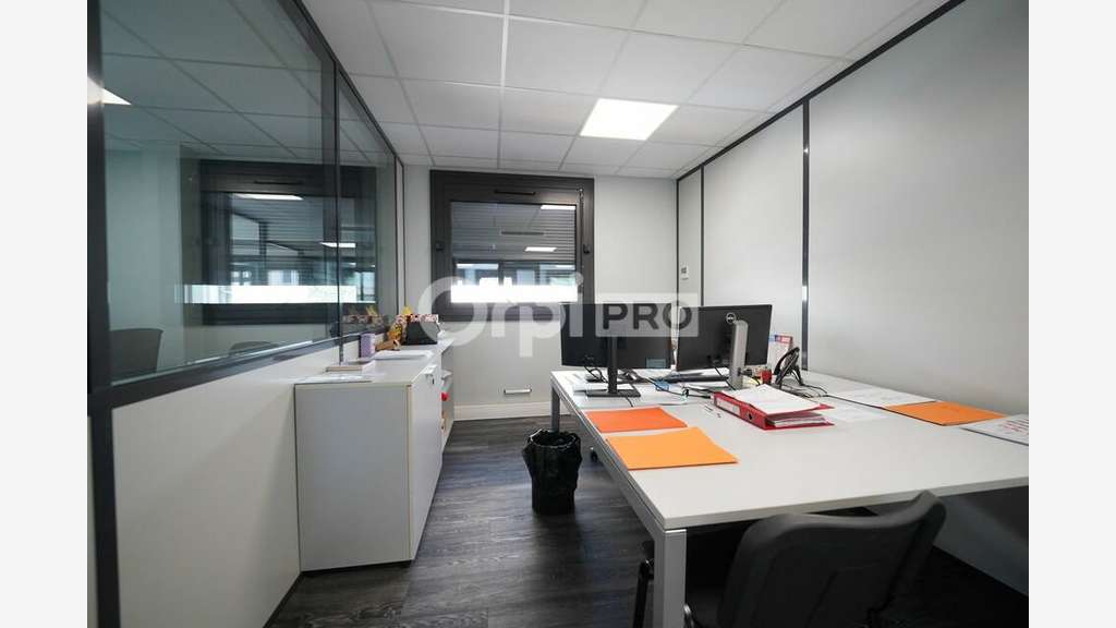 BUREAUX A VENDRE OU A LOUER - 299,95 m² - LYON 6