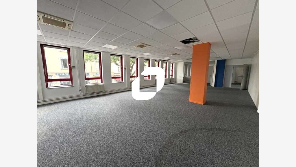 A louer Bureaux 2130m² Lyon