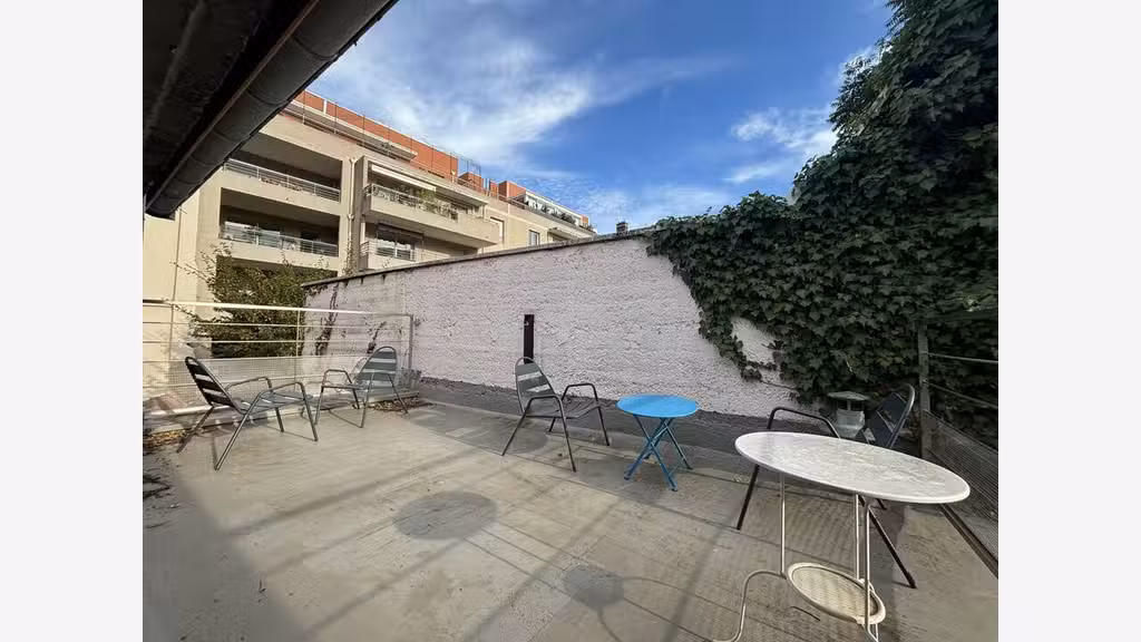 A louer bureaux 435m² en fond de cours Lyon 69009