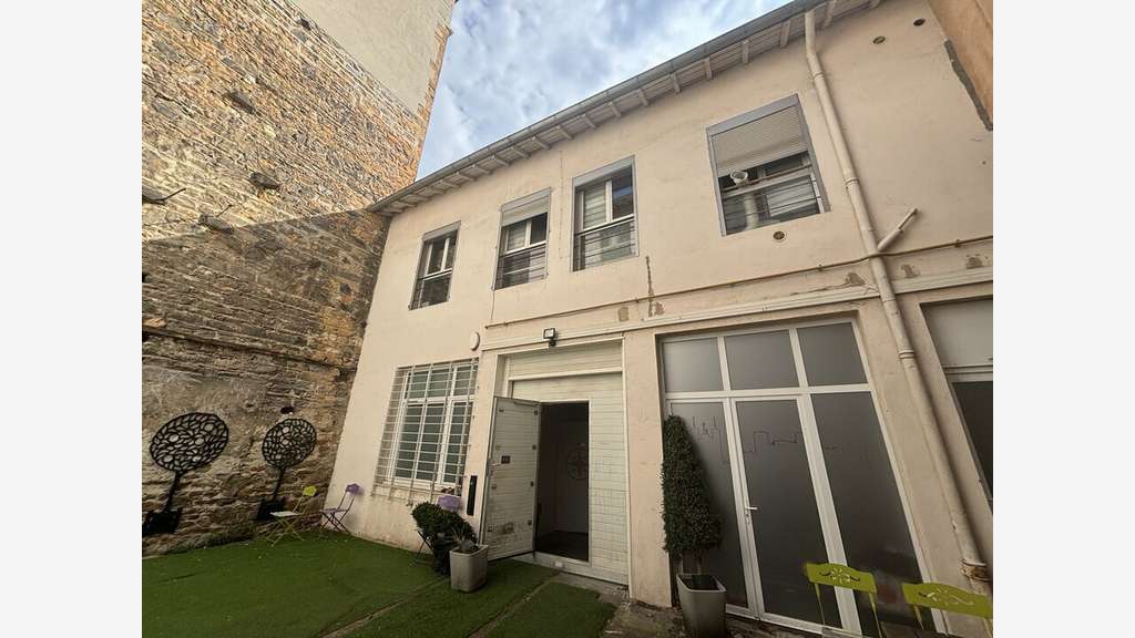 A louer bureaux 435m² en fond de cours Lyon 69009
