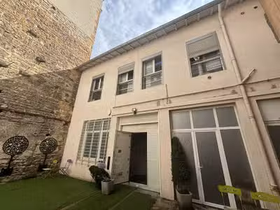 A louer bureaux 435m² en fond de cours Lyon 69009