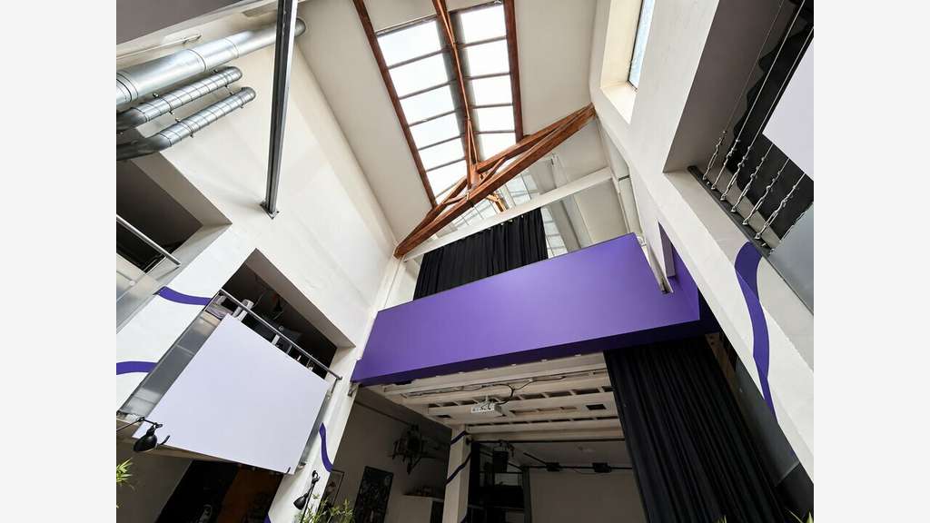 A louer bureaux 435m² en fond de cours Lyon 69009