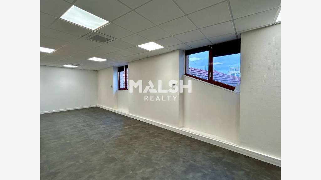 Bureaux 319m² à louer à Gorges de Loup Lyon 9 