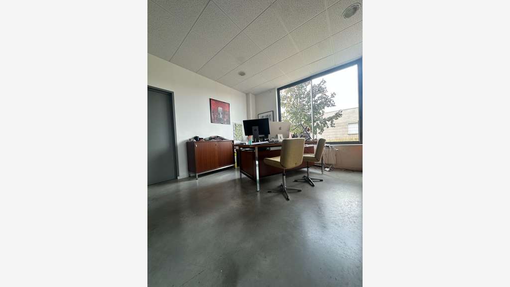 Local d'activités de 643m² à louer Sud Mâcon (71)
