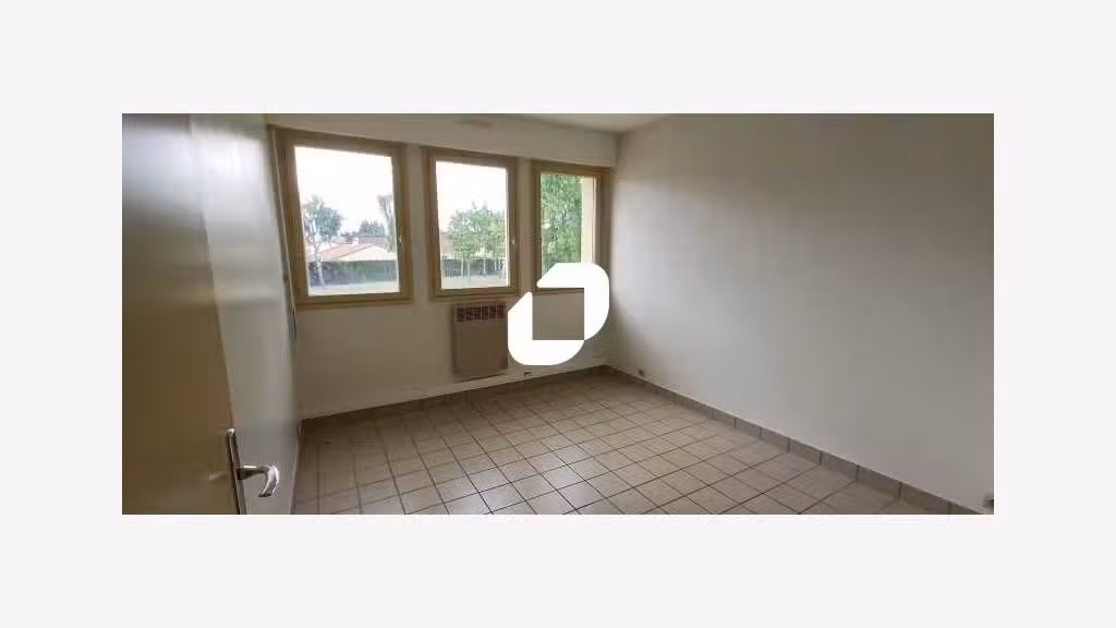 A louer Bureaux 75m² Magnanville