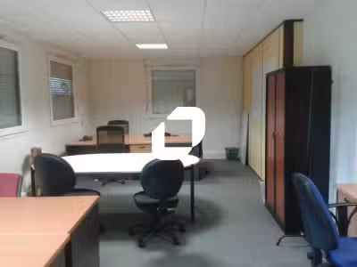 A louer Bureaux 81m² Magny le hongre