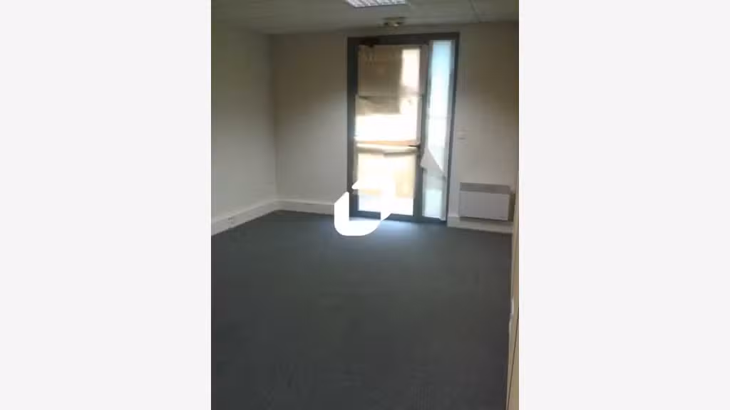 A louer Bureaux 81m² Magny le hongre