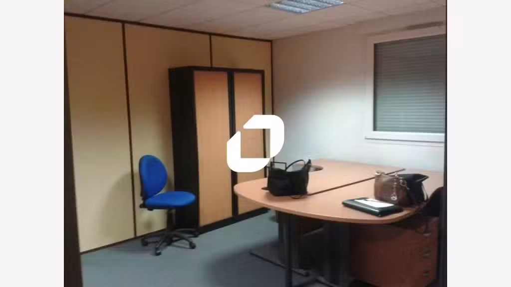 A louer Bureaux 81m² Magny le hongre