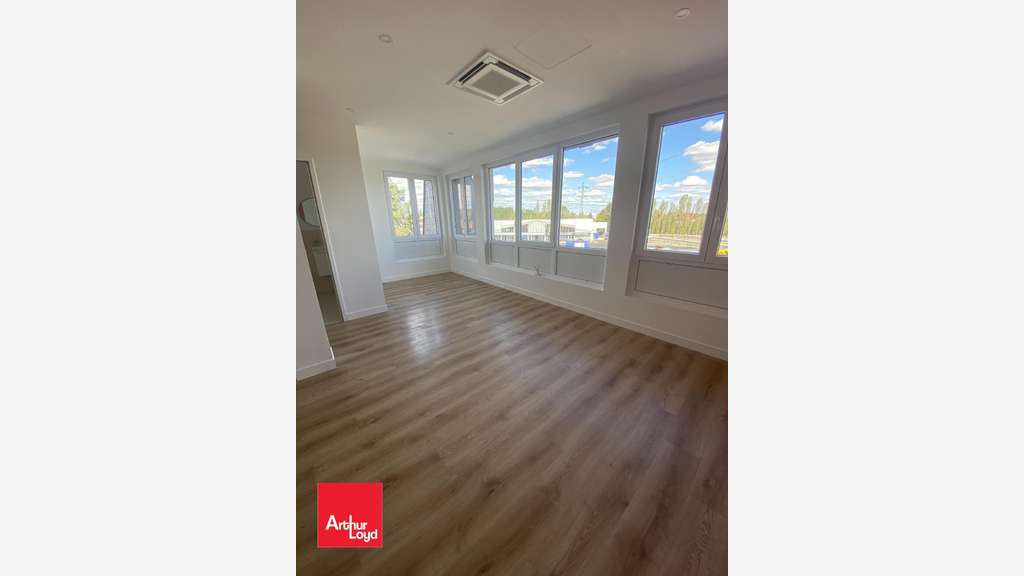 A louer bureaux 95m² en R+2 en za à Mainvilliers