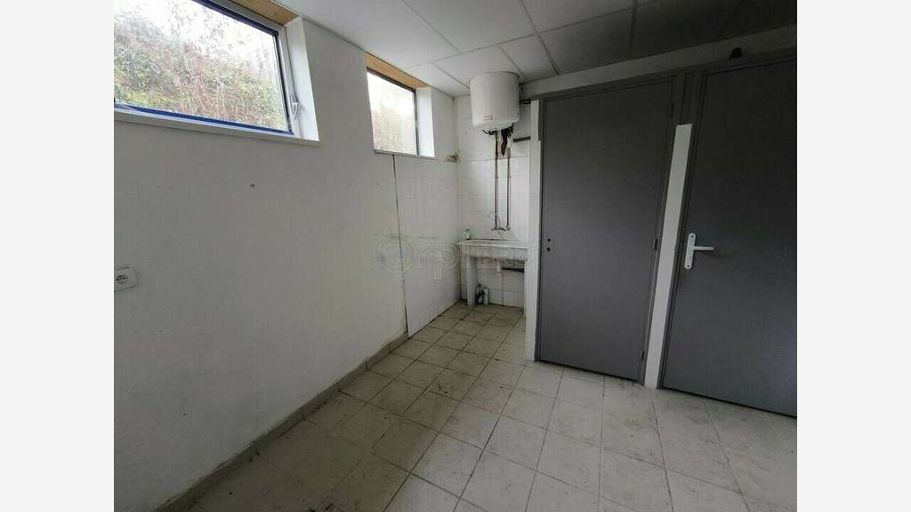 Bureaux 210m² à louer à Malemort-sur-Corrèze  