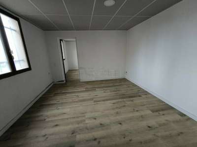 Bureaux 210m² à louer à Malemort-sur-Corrèze  