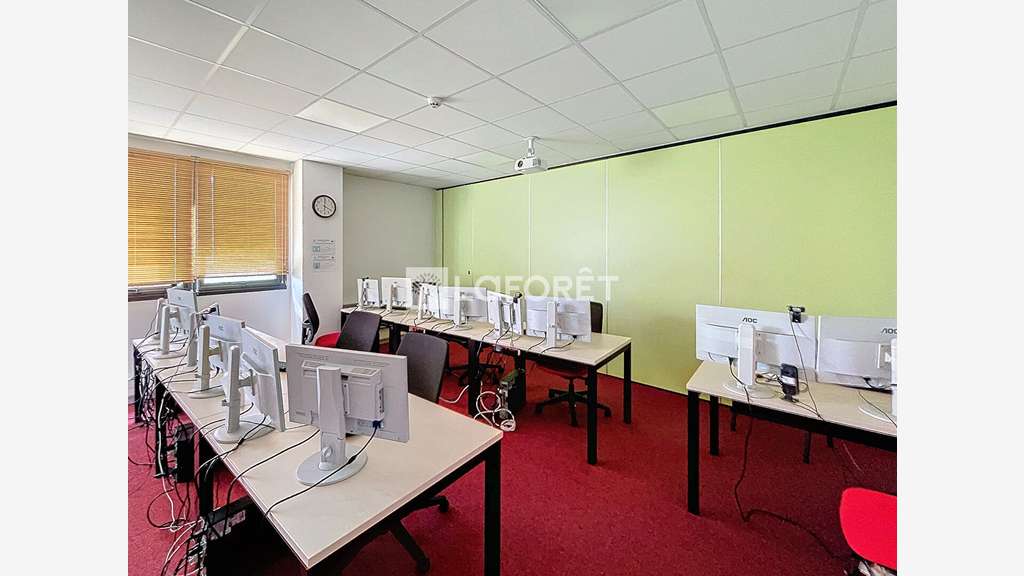 Bureaux 955m² dans parc arboré à Malestroit  
