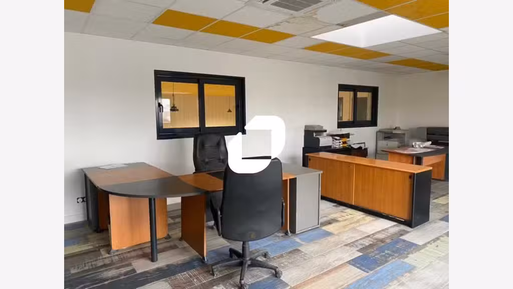 A louer Bureaux 87m² Marines