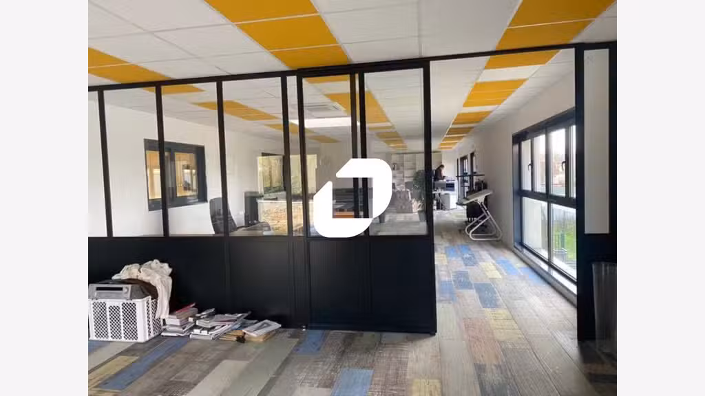A louer Bureaux 87m² Marines