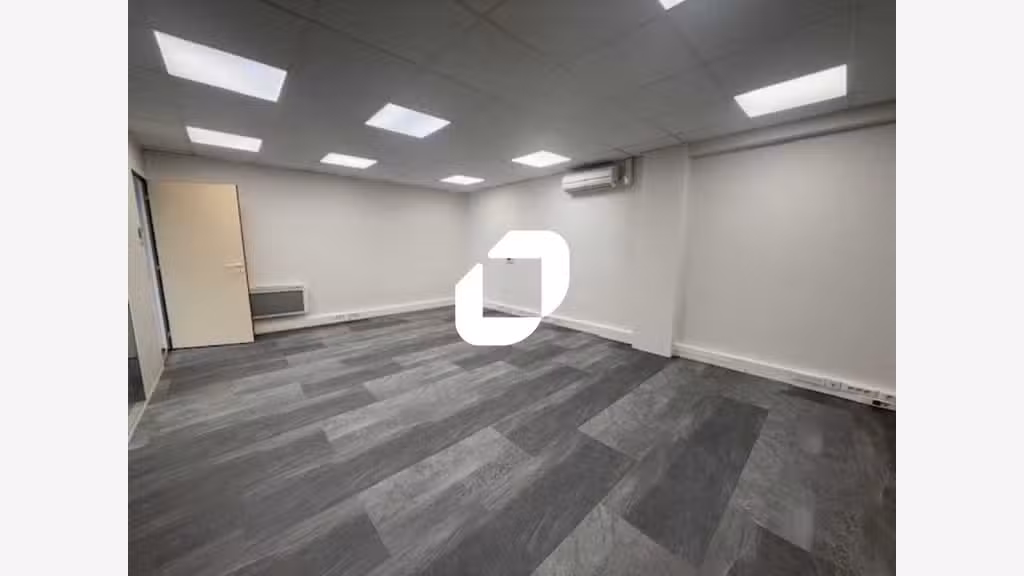 A louer Bureaux 162m² Marines