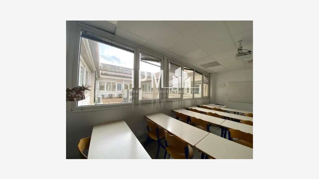 Local bureaux 1550 m2 à louer 13010