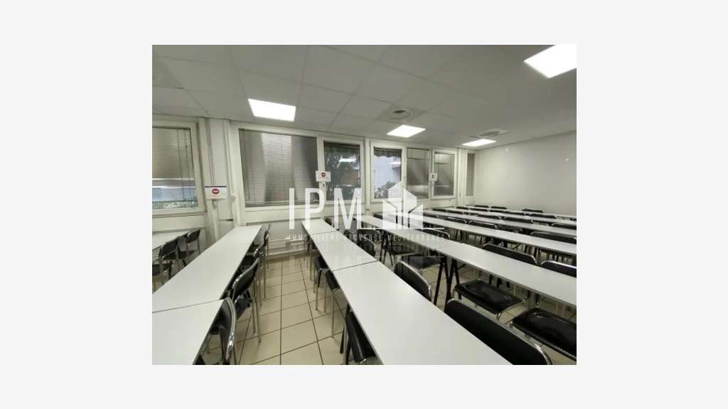Local bureaux 1550 m2 à louer 13010