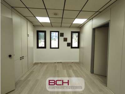 Location bureaux 70m² parking à Marseille St Menet