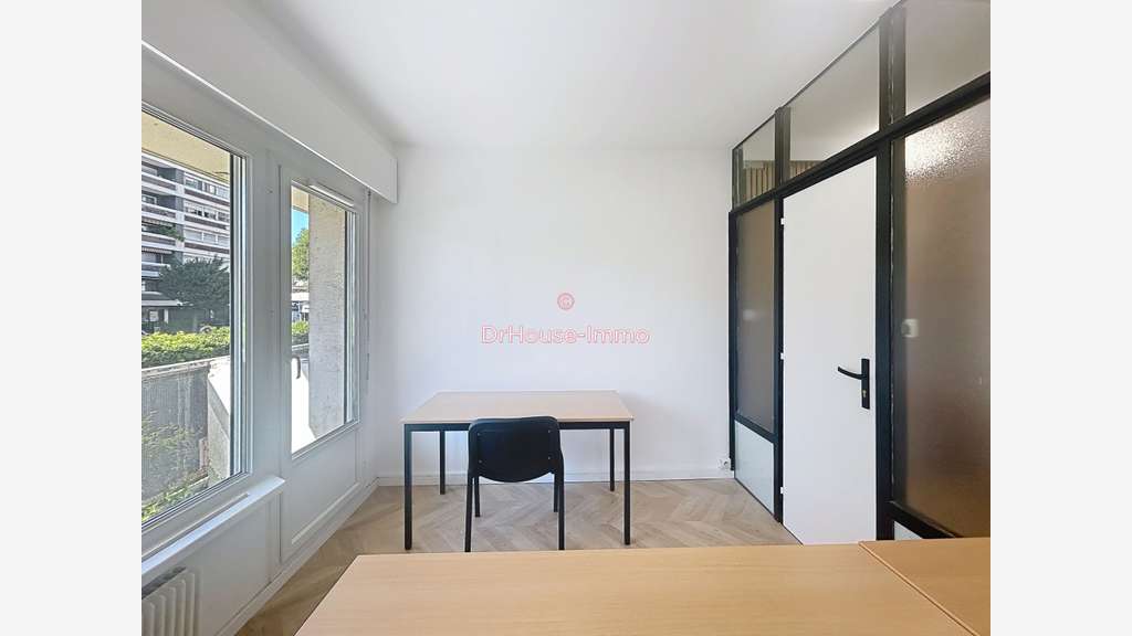 Loue bureau 11m² en centre affaires à Marseille 8