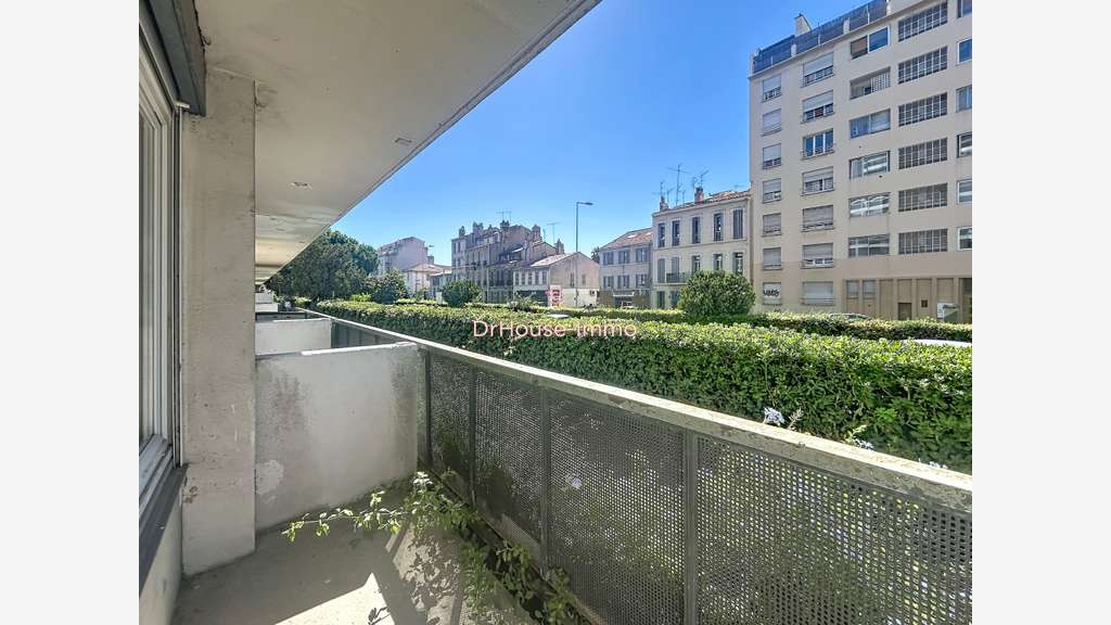 Loue bureau 11m² en centre affaires à Marseille 8