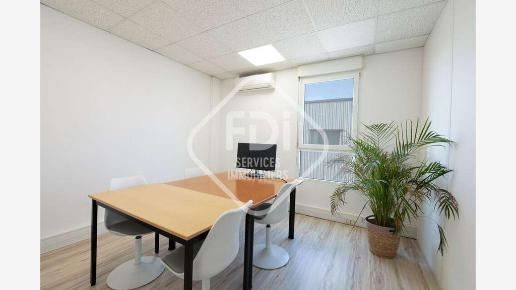 Bureaux de 57m² à louer en R+1 à Mauguio