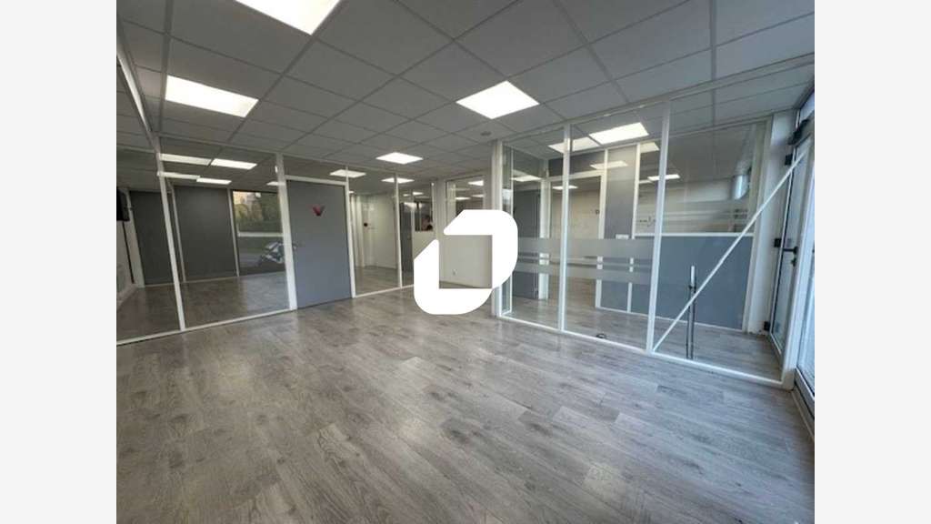 A louer Bureaux 105m² Maule