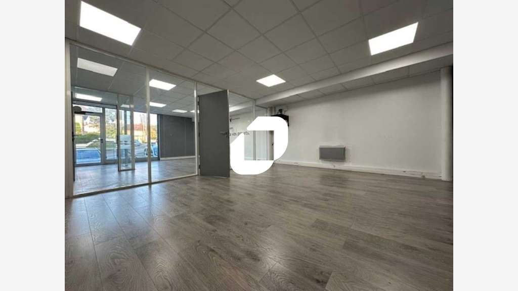 A louer Bureaux 105m² Maule