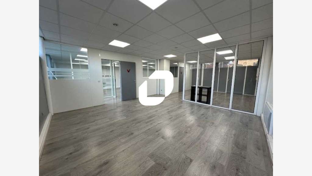 A louer Bureaux 105m² Maule