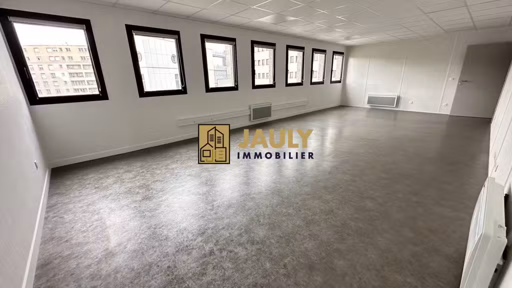 Magnifiques bureaux 240m² + 1 local + 6 parking