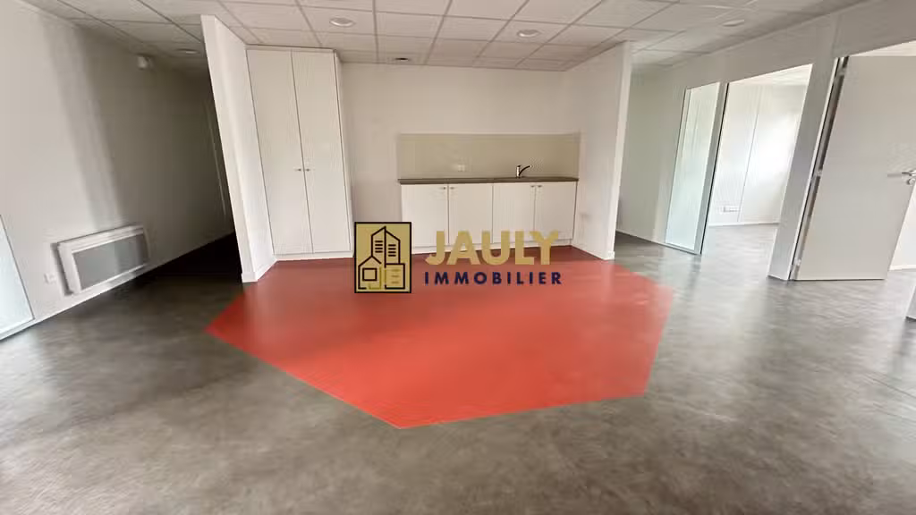 Magnifiques bureaux 240m² + 1 local + 6 parking