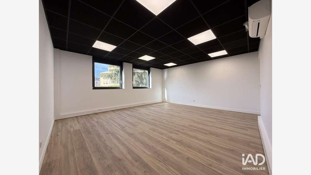 A louer bureaux très lumineux 130m² R+1 à Melun