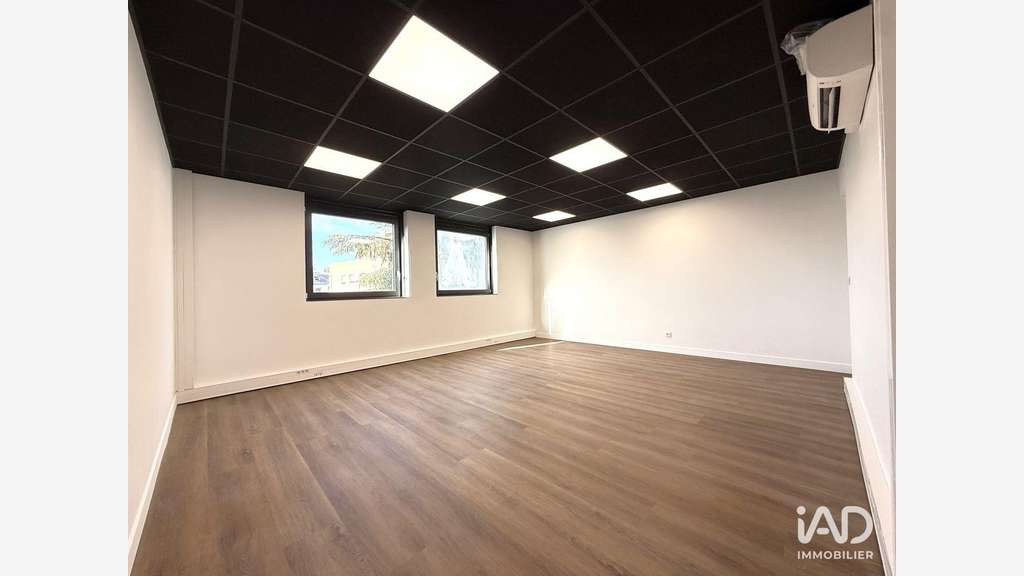 A louer bureau de 130m² au 2ème étage à Melun