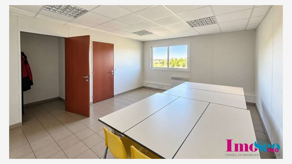 Bureaux de 300m² à louer en R+1 à Mérignac