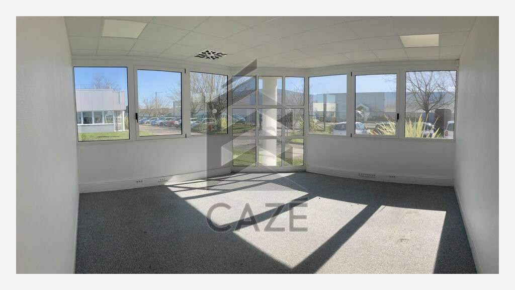 Bureaux rénovés de 1141m² à louer à Mérignac