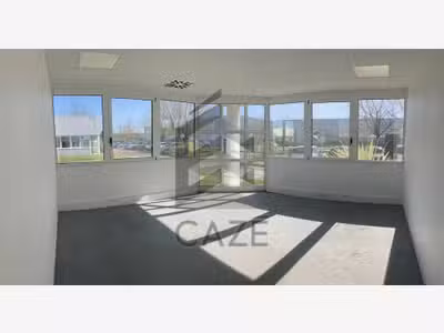 Bureaux rénovés de 1141m² à louer à Mérignac