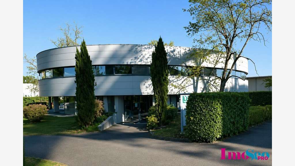 A louer bureaux 153m² RDC à Mérignac sortie N°11