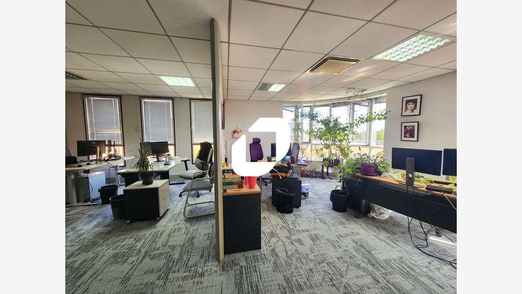 A louer Bureaux 1071m² Meudon la foret