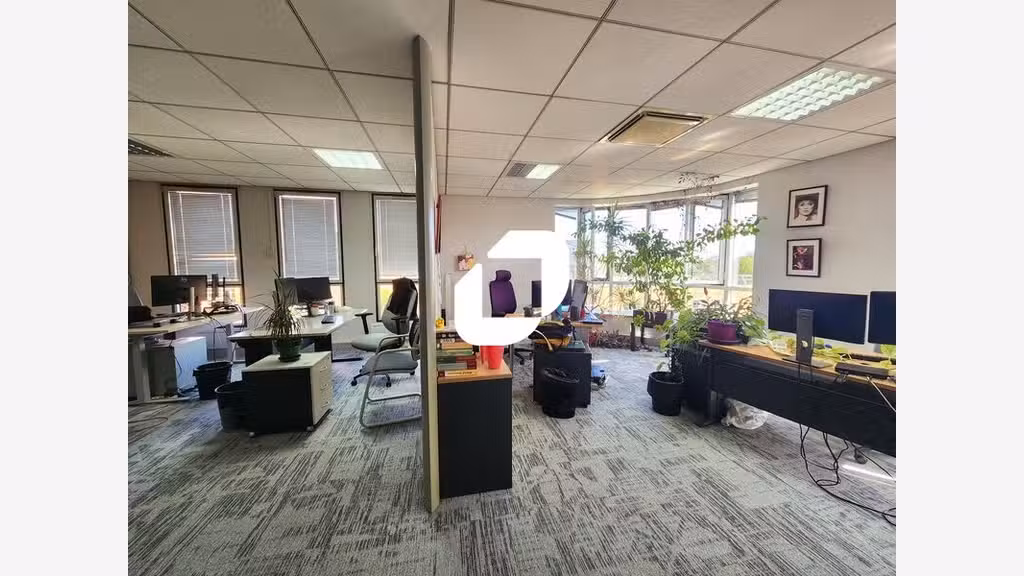 A louer Bureaux 2143m² Meudon la foret