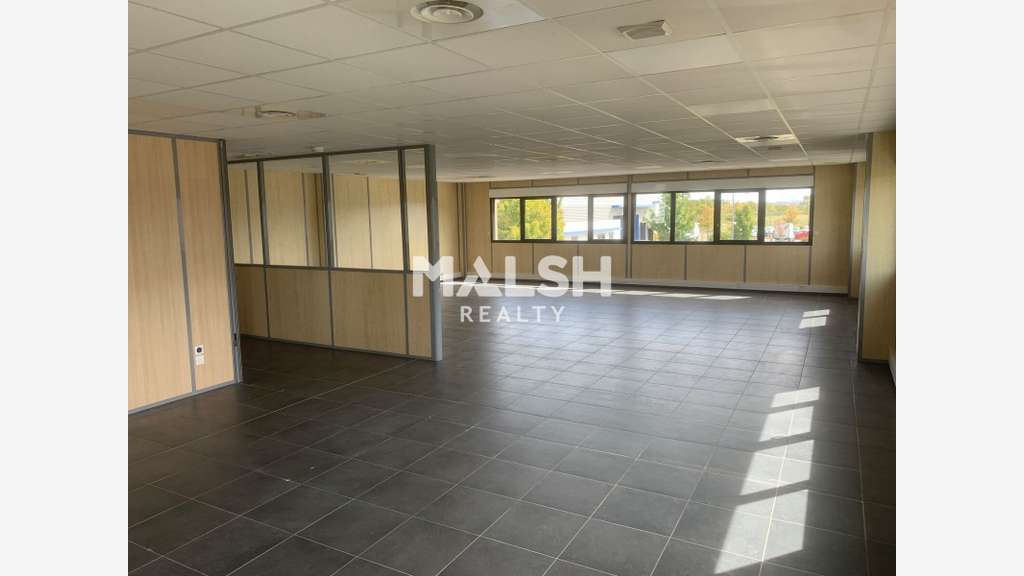 Bureaux à louer 221m² dont 46m² en RDC à Meyzieu