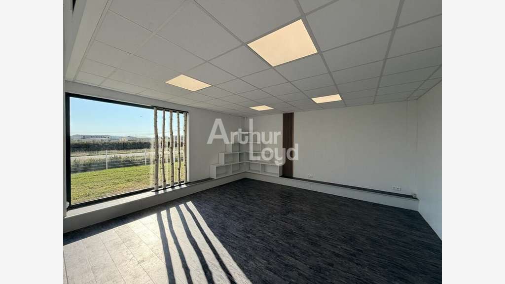 Bureaux à louer à Mignaloux-Beauvoir D12  /  N147