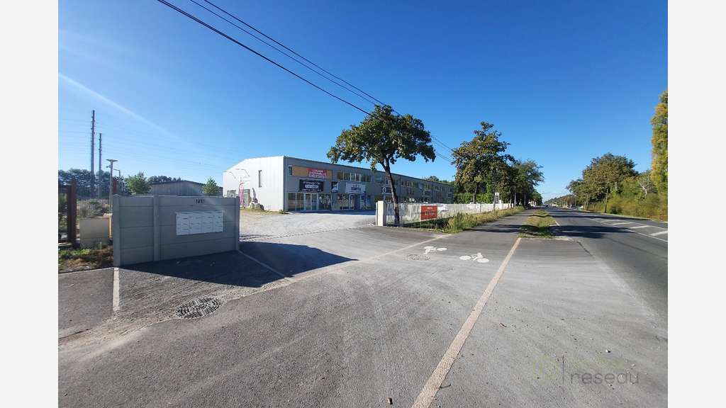 Location bureau lumineux 36m² à Mios accès facile